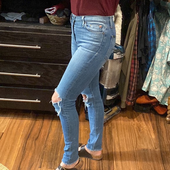 Hudson distressed jeans with raw edge at ankles size 26. - Picture 12 of 12